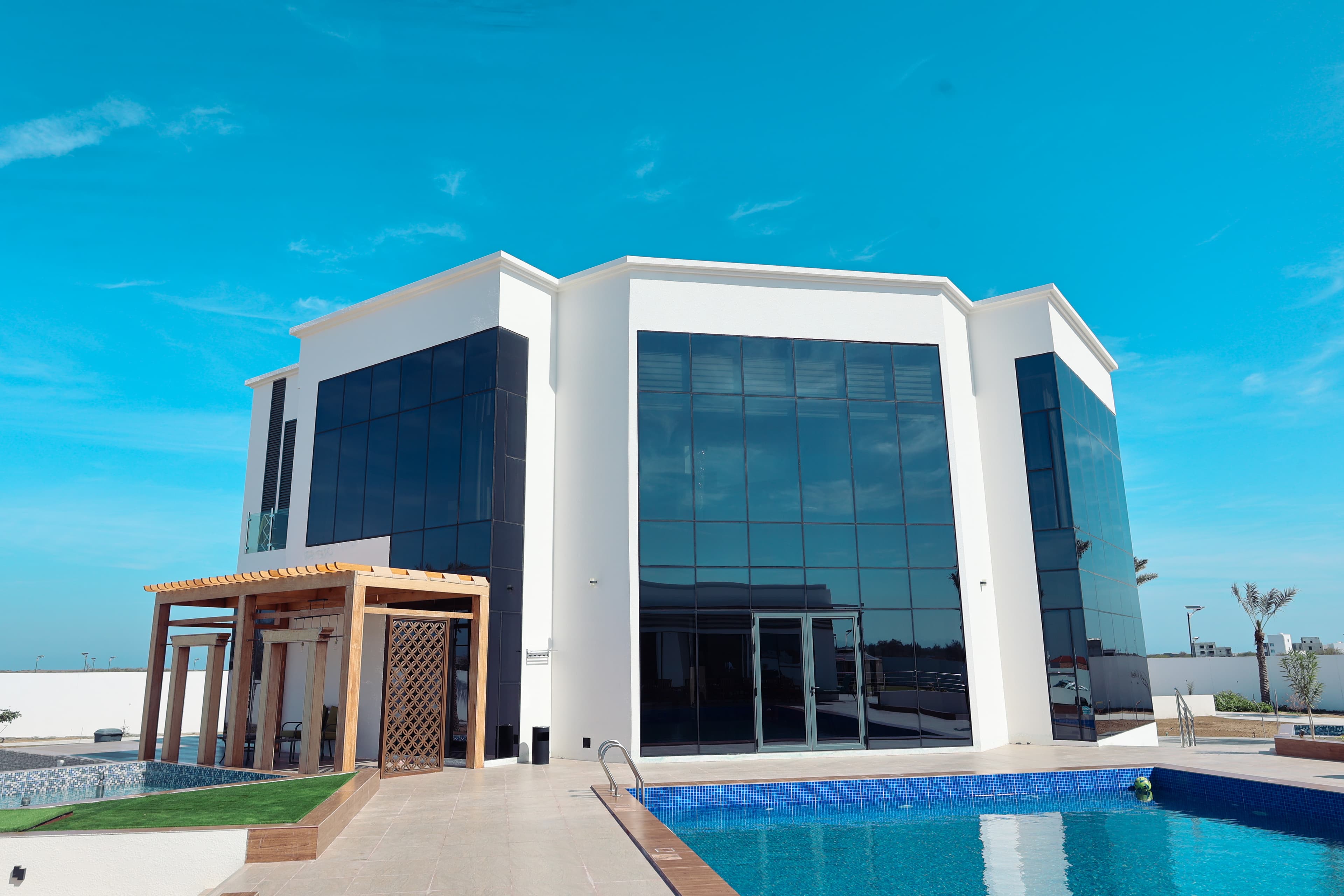 حلول الزجاج